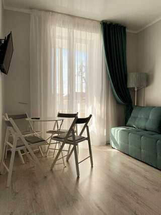 Гостевой дом Вилла Виталия Ейск Семейный люкс с балконом-2