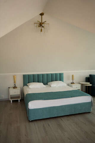 Гостевой дом Вилла Виталия Ейск Люкс-мансарда с большим балконом новый корпус-3